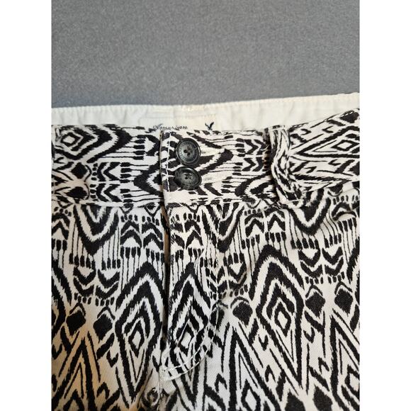 American Eagle Shorts Womens 30 Black White Stretch Chino Aztec Preppy Boho - Picture 3 of 7